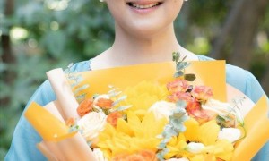丈夫欠债别墅遭拍卖，靠2500退休金过活，无儿女的杨昆咋样了？