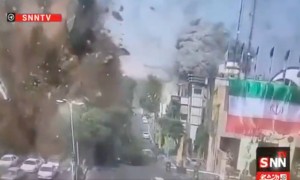 以军袭击德黑兰现场画面曝光：多车被炸飞，以伊冲突已致伊朗935人死亡