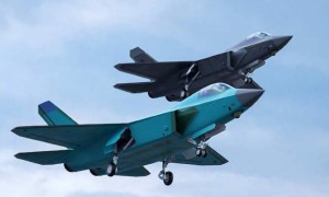 中国歼-35战机碾压F-35，隐身超越F-22，全球空军格局一夜颠覆！