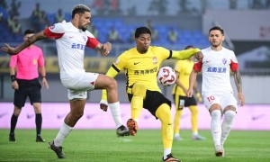 中超-奥斯卡造险约尼查屡失良机 西海岸0-0云南玉昆