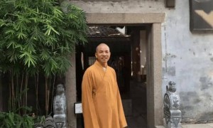少林寺新住持：开挖机种麦子的方丈